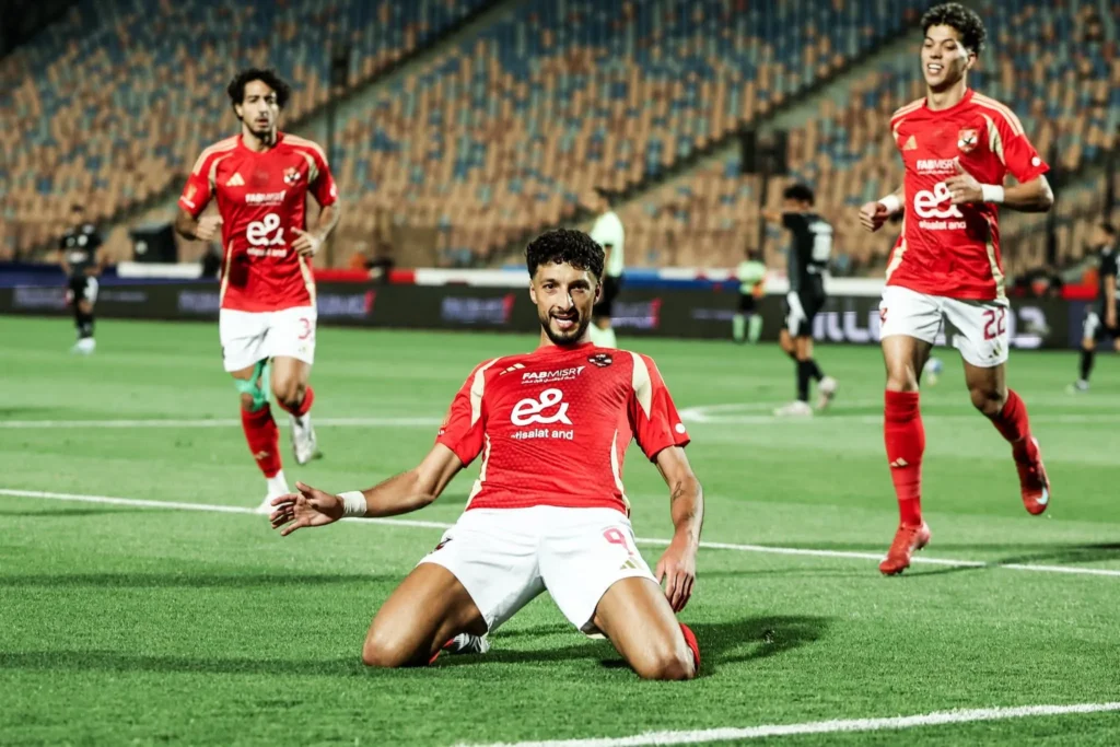 ما توقعاتكم لنتيجة مباراة الأهلي وباتشوكا الليلة؟ شاركونا آرائكم وتوقعاتكم في التعليقات.. هل يقدم الأهلي عرضًا قويًا يطمئن جماهيره قبل التحدي العالمي؟