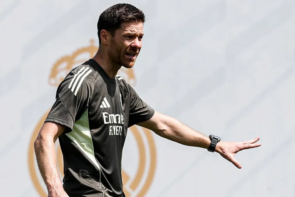 قرار غير متوقع من ريال مدريد بشأن أحد لاعبيه.. مفاجأة في خطة تشابي ألونسو!