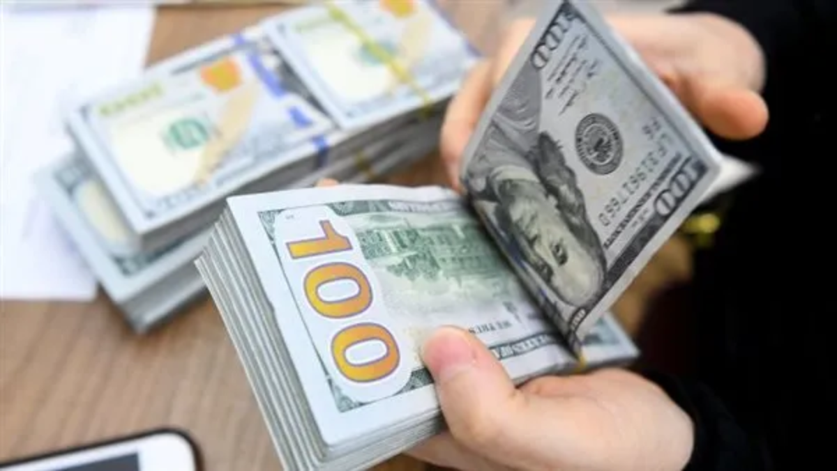 ارتفاع سعر صرف الدولار اليوم في العراق.. تعرف على الأسعار في بغداد والمحافظات