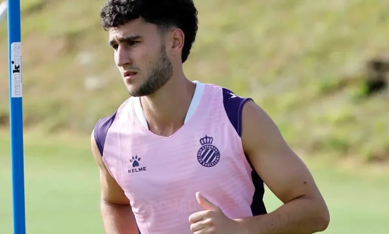 برشلونة يتحرك لضم روجر مارتينيز.. صراع مرتقب مع أتلتيكو مدريد