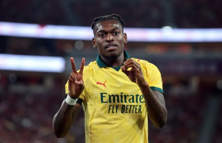 رفائيل لياو لاعب ميلان الإيطالي من مباراة ليفربول وميلان في لقاء ودي