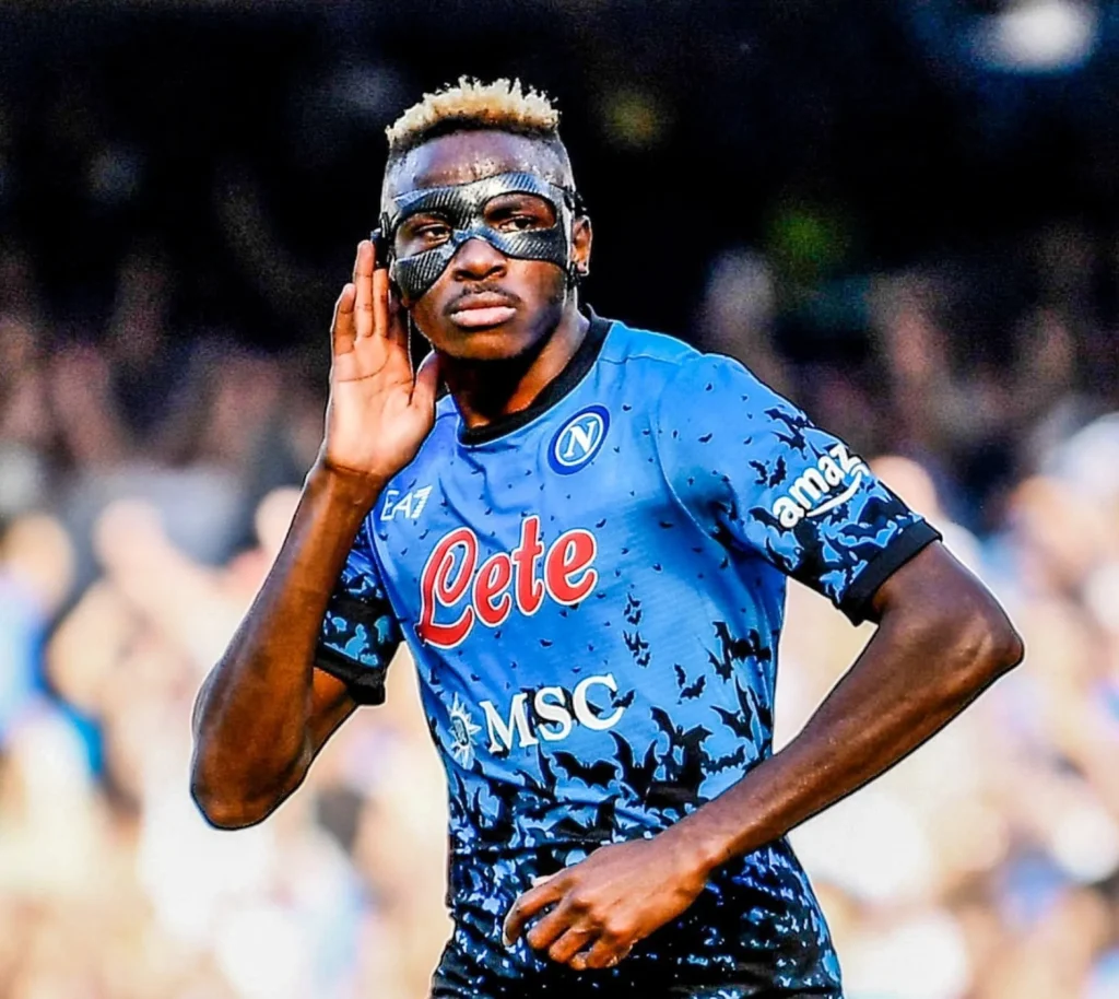 الهلال لا يستسلم.. عرض ضخم يُقرب فيكتور أوسيمين من الرياض!