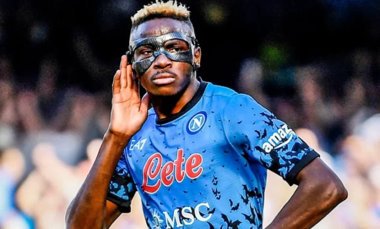 الهلال لا يستسلم.. عرض ضخم يُقرب فيكتور أوسيمين من الرياض!