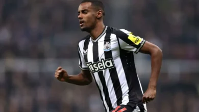 إيزاك يقترب من مغادرة نيوكاسل وسط اهتمام ليفربول
