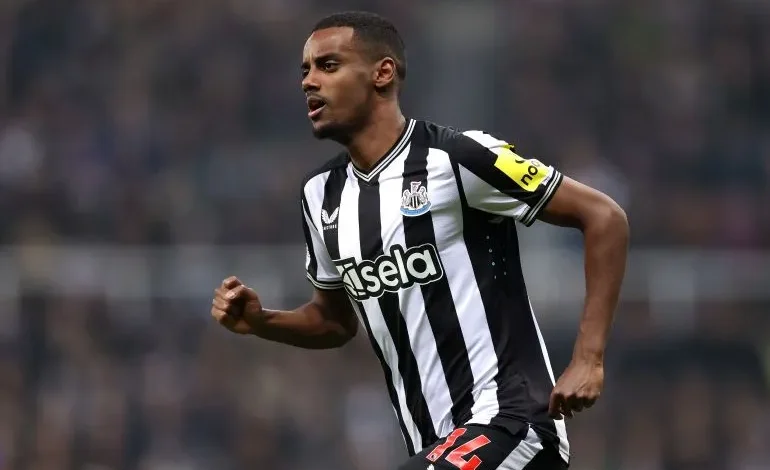 إيزاك يقترب من مغادرة نيوكاسل وسط اهتمام ليفربول