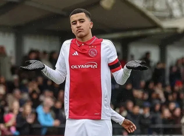 بعد فشل انتقاله إلي ريال مدريد.. أياكس يتعاقد مع المغربي عبد الله أوزان