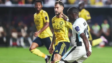 النصر يهزم الاتحاد ويبلغ نهائي السوبر السعودي رغم النقص العددي