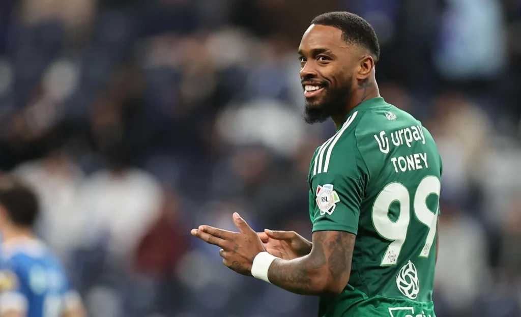 إيفان توني يفتتح التسجيل للأهلي بهدف رائع في شباك نيوم