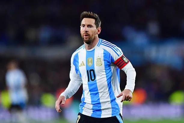 ليونيل ميسي من مباراة الأرجنتين وفنزويلا اليوم في الوداع المحتمل لميسي في تصفيات كأس العالم 2026