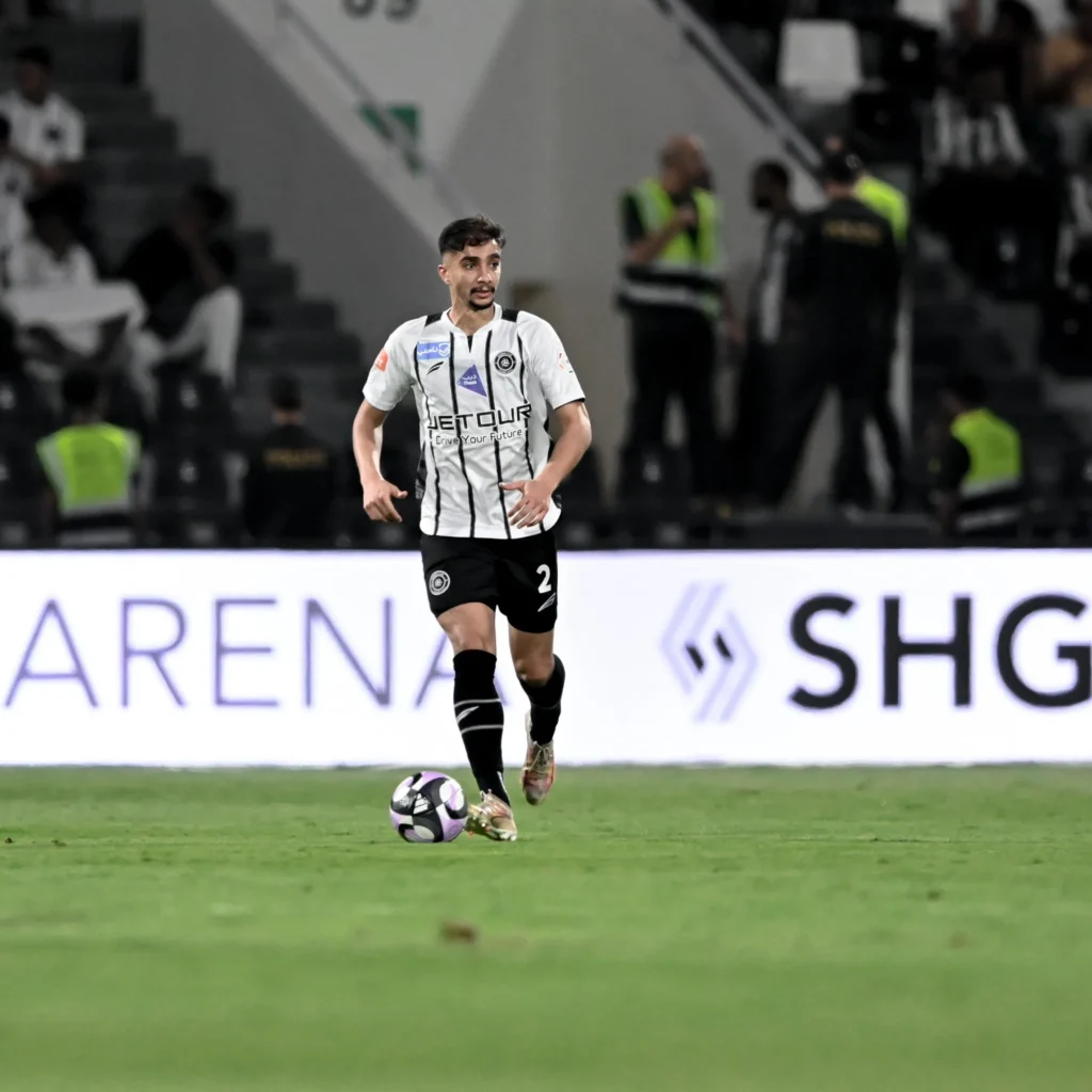 الشباب يواجه ضمك في مباراة الهروب من القاع في دوري روشن