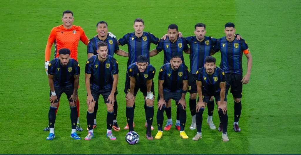 التعاون يواجه ضمك في مباراة قوية بالدوري روشن السعودي