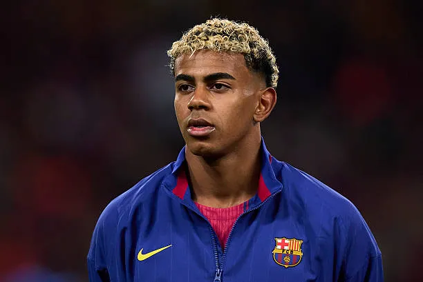 لامين يامال لاعب نادي برشلونة