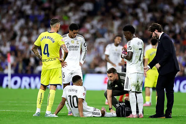 مبابي يصر على المشاركة مع منتخب فرنسا رعم الإصابة