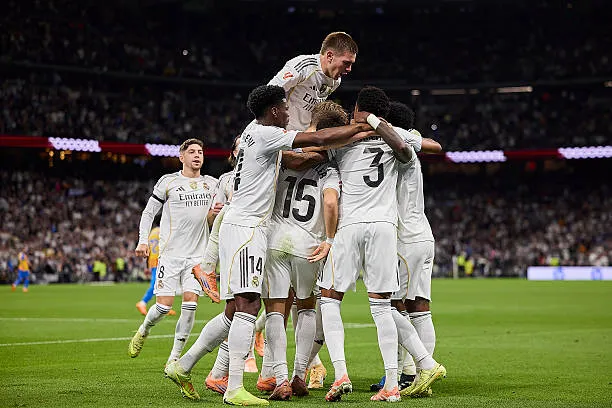 ريال مدريد يرفض عرضًا ضخمًا من مانشستر يونايتد لضم نجم الفريق