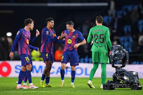 ليفاندوفسكي يشيد بالهجوم ويوجه رسالة للمدافعين