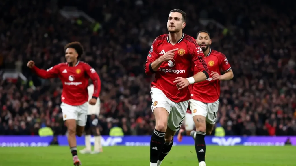 مانشستر يونايتد ضيفًا علي وولفرهامبتون في الجولة 15 من الدوري الإنجليزي