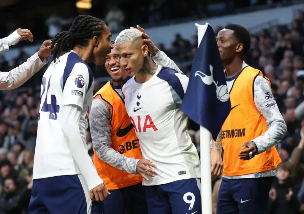 توتنهام يستضيف سلافيا براغ في ليلة الحسم بدوري الأبطال