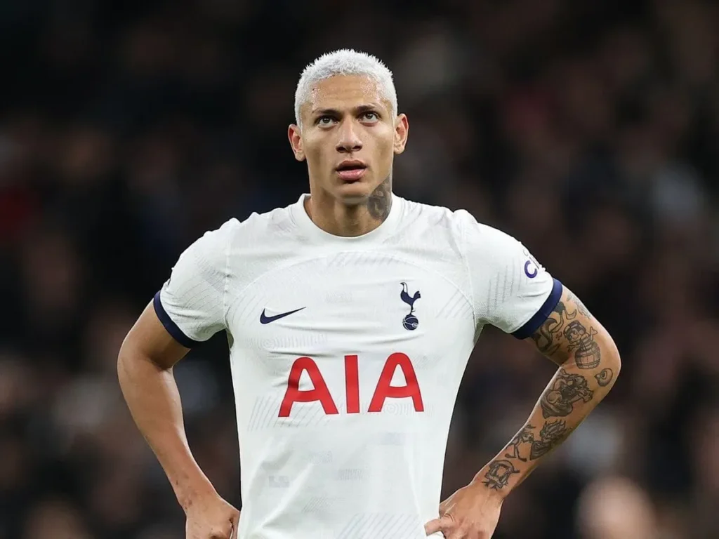 نيوكاسل يونايتد يواجه توتنهام هوتسبير في الدوري الإنجليزي